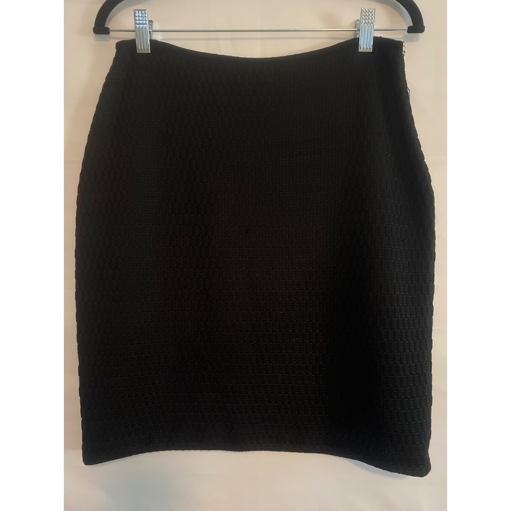 St. John Collection Black Textured Knit Pencil Skirt Size 4 Made in USA
